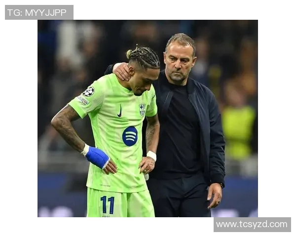 足球明星意外受伤泪洒赛场感动全场观众引发热烈反响